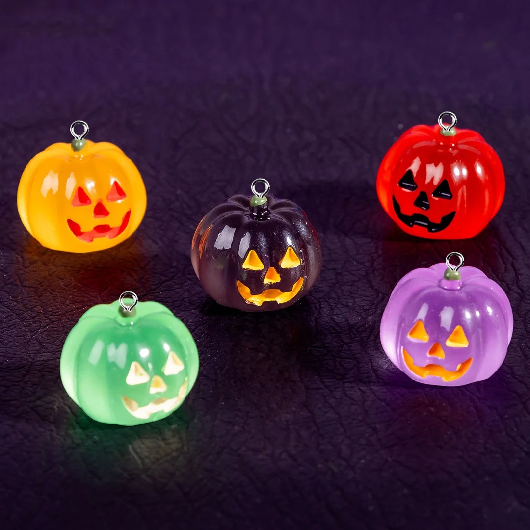 Resin Art Keychain - 5 Stück Kawaii Leuchtende Kürbis-Harzanhänger Halloween-Feiertagsanhänger